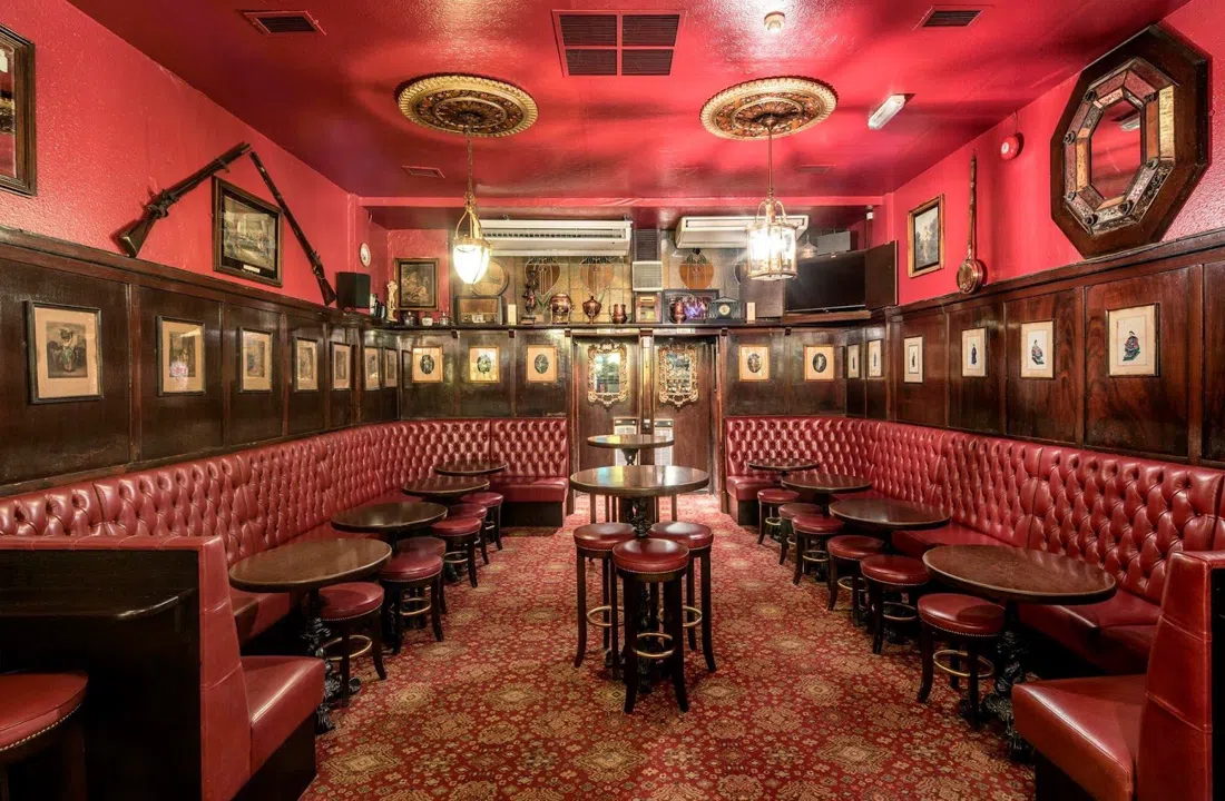 The Long Hall, Dublin